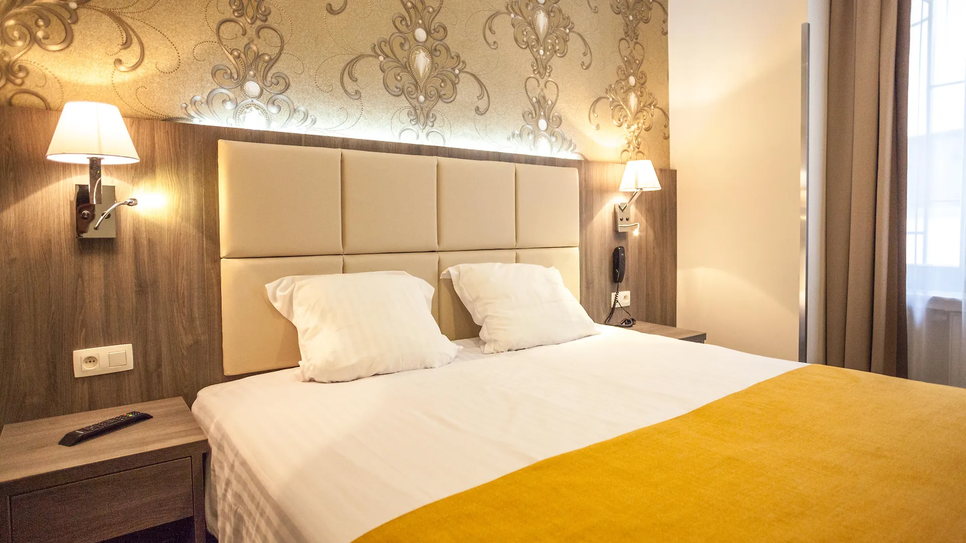 Dansaert Hotel Brüksel 3*,